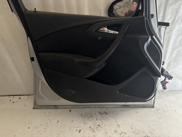 13582 Opel Astra J Bal első Ajtó Ezüst Z176
