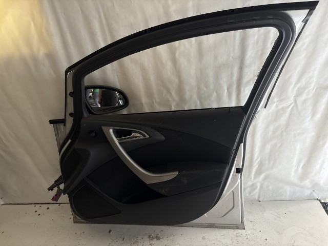 13583 Opel Astra J Jobb első Ajtó Ezüst Z176