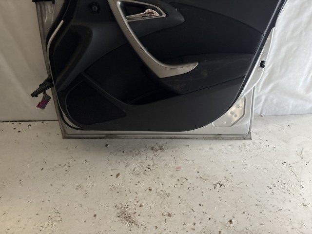 13583 Opel Astra J Jobb első Ajtó Ezüst Z176