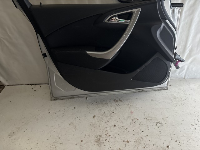 13584 Opel Astra J Bal első Ajtó Ezüst Z176