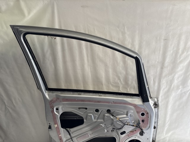 5547 Opel Zafira B Bal első Ajtó Ezüst Z157