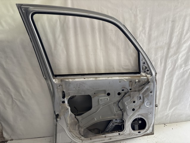 13642 Opel Meriva A 2003-2010 Jobb első Ajtó Használt Ezüst Z157