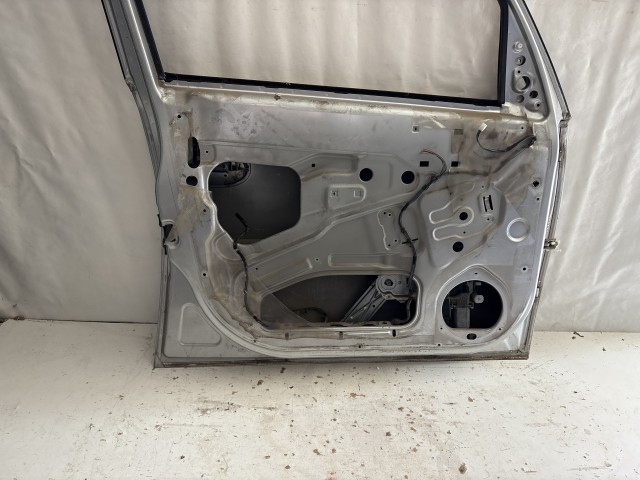 13642 Opel Meriva A 2003-2010 Jobb első Ajtó Használt Ezüst Z157