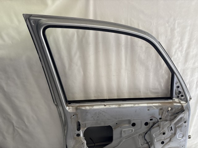 13642 Opel Meriva A 2003-2010 Jobb első Ajtó Használt Ezüst Z157