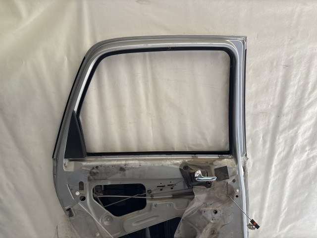 13646 Opel Meriva A 2003-2010 Bal hátsó Ajtó Használt Szürke z157  a képen látható sérüléssel