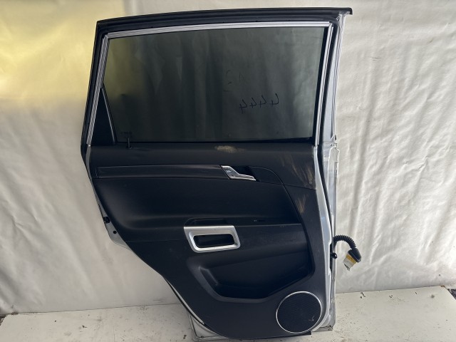 13651 Opel Antara 2006-2015 Bal hátsó Ajtó Használt Ezüst Z176