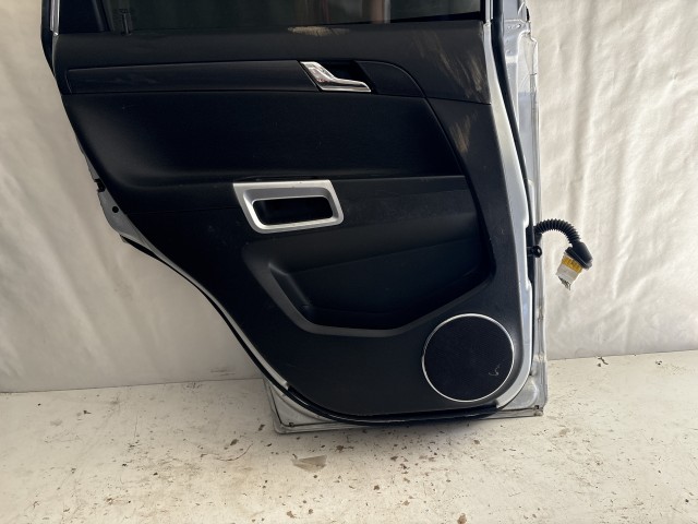 13651 Opel Antara 2006-2015 Bal hátsó Ajtó Használt Ezüst Z176