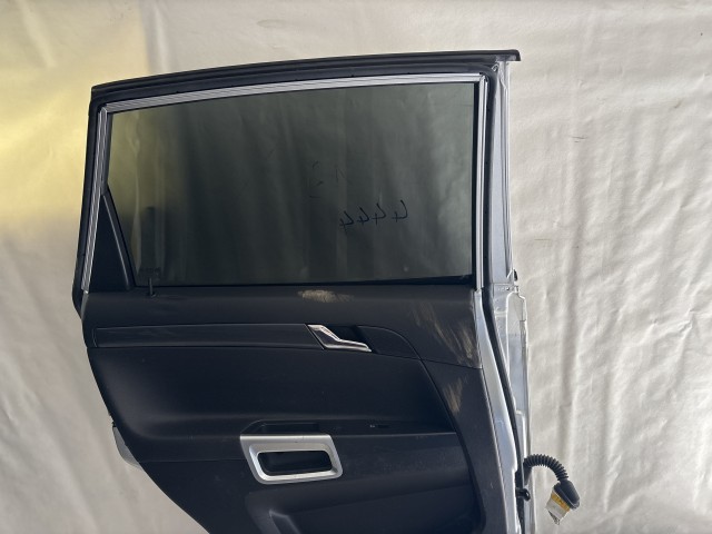 13651 Opel Antara 2006-2015 Bal hátsó Ajtó Használt Ezüst Z176