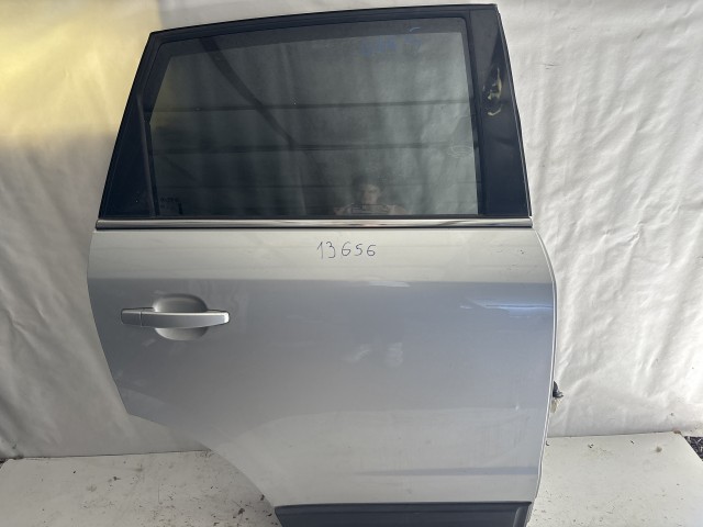 13656 Opel Antara 2006-2015 Ajtó Használt Jobb hátsó Ezüst 
