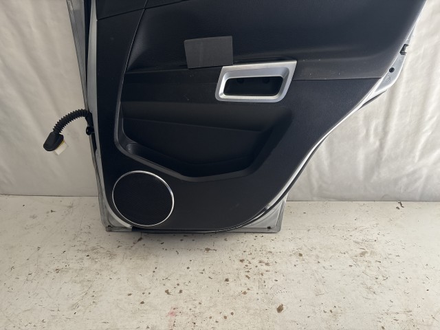 13656 Opel Antara 2006-2015 Ajtó Használt Jobb hátsó Ezüst 