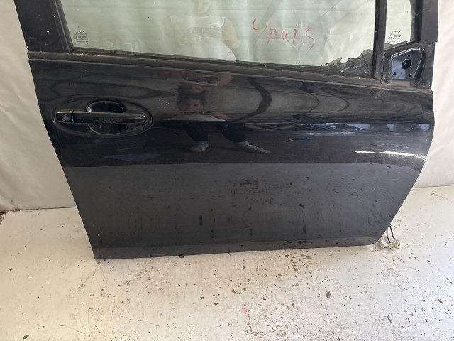 13674 Toyota Yaris II. 2005-2011 Jobb első Ajtó Fekete