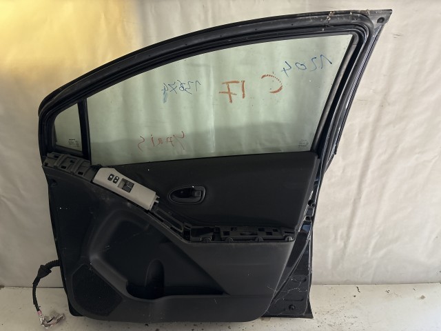 13674 Toyota Yaris II. 2005-2011 Jobb első Ajtó Fekete