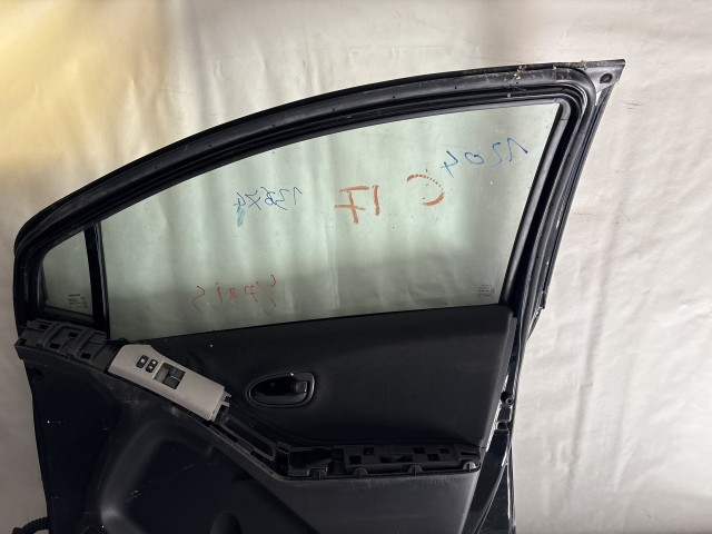 13674 Toyota Yaris II. 2005-2011 Jobb első Ajtó Fekete