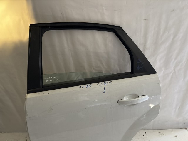 13677 Ford Focus II. 2004-2011 Bal hátsó Ajtó Fehér 5 ajtós