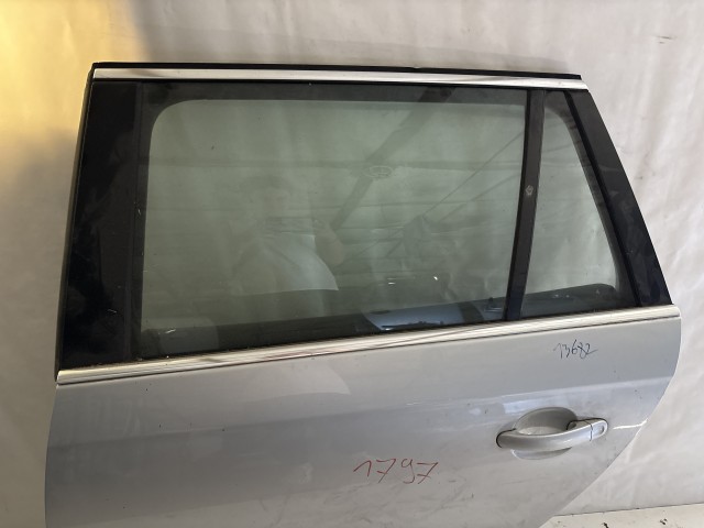 13683 Volkswagen Golf V. Kombi Bal hátsó Ajtó Ezüst la7w