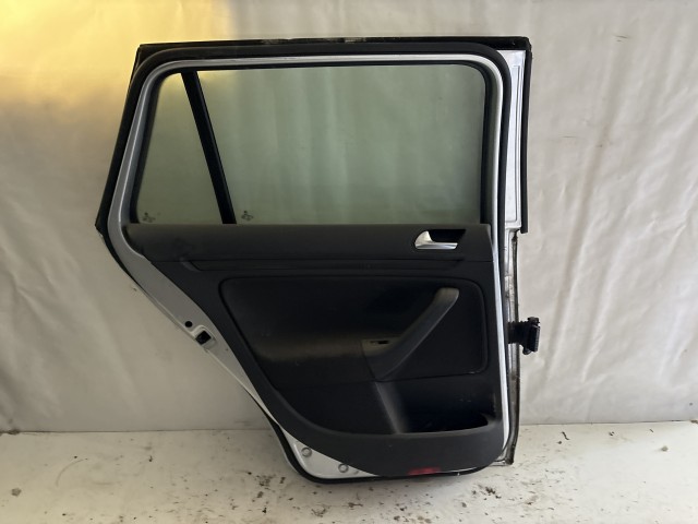 13683 Volkswagen Golf V. Kombi Bal hátsó Ajtó Ezüst la7w