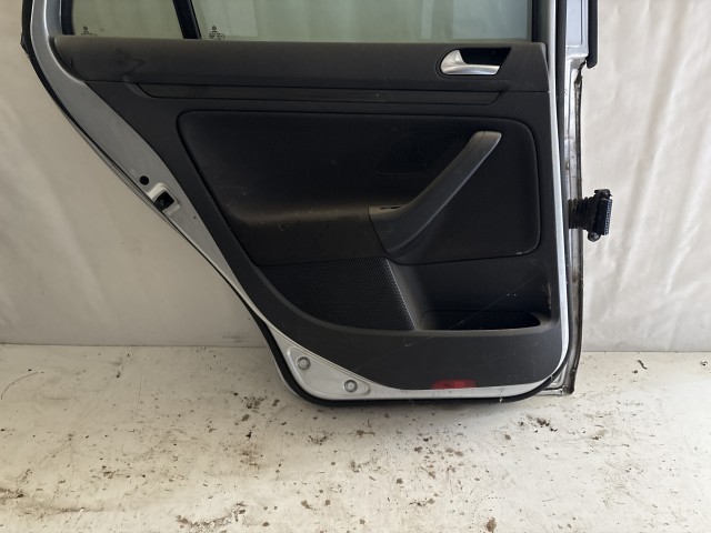 13683 Volkswagen Golf V. Kombi Bal hátsó Ajtó Ezüst la7w