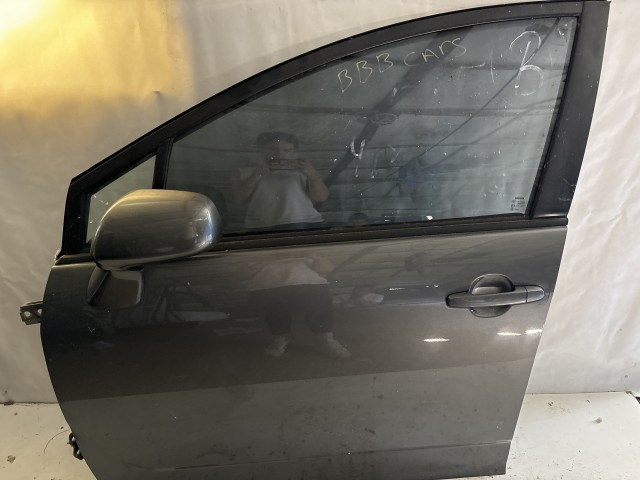 13686 Toyota Corolla Verso 2004-2009 Bal első Ajtó Szürke Grafit