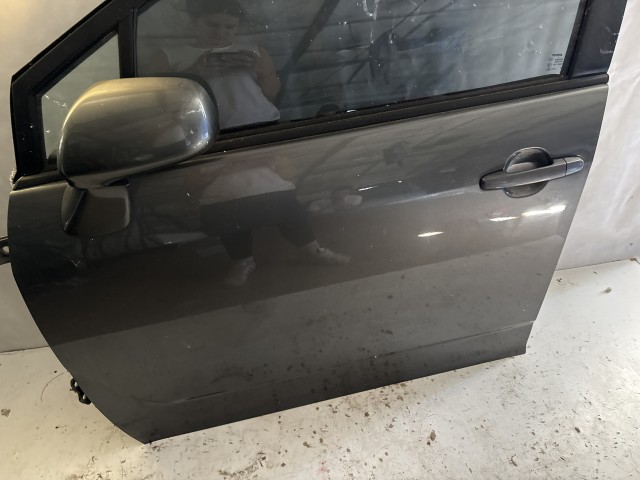 13686 Toyota Corolla Verso 2004-2009 Bal első Ajtó Szürke Grafit
