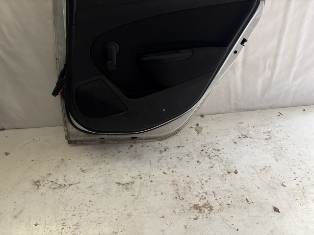 13690 Opel Astra J Jobb hátsó Ajtó Fehér 5 AJTÓS