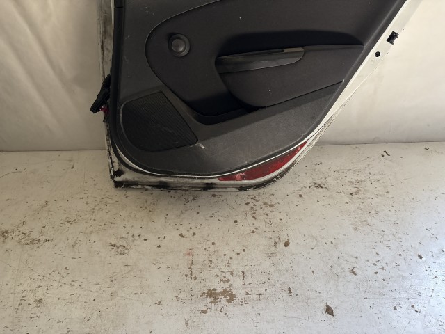 13694 Opel Astra J Jobb hátsó Ajtó Fehér 5 ajtós