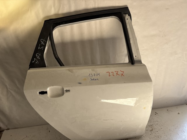 13701 Opel Astra J Sedan Jobb hátsó Ajtó Fehér 4 ajtós