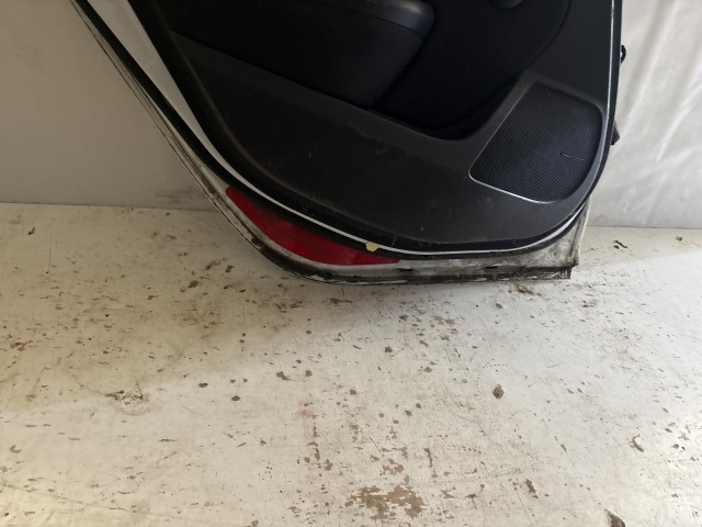 13712 Opel Astra J Bal hátsó Ajtó Fehér 5 AJTÓS a képen látható sérüléssel