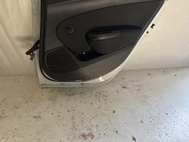 13713 Opel Astra J kombi Jobb hátsó Ajtó Fehér
