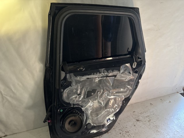13715 Opel Astra J Kombi Jobb hátsó Ajtó Fekete z20r