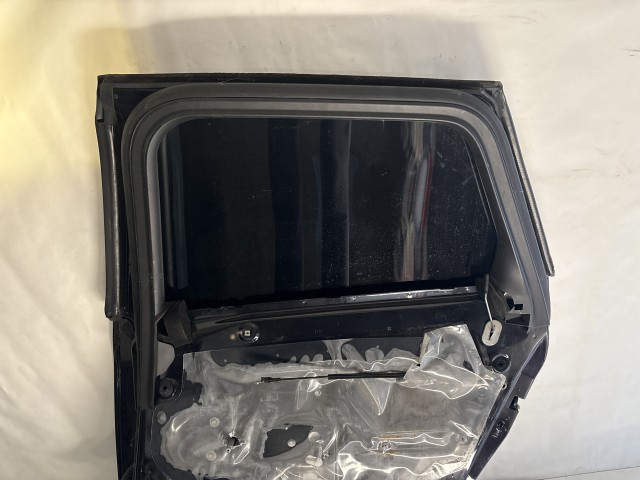 13715 Opel Astra J Kombi Jobb hátsó Ajtó Fekete z20r