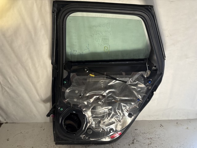 13716 Opel Astra J Kombi Jobb hátsó Ajtó Fekete Z20r