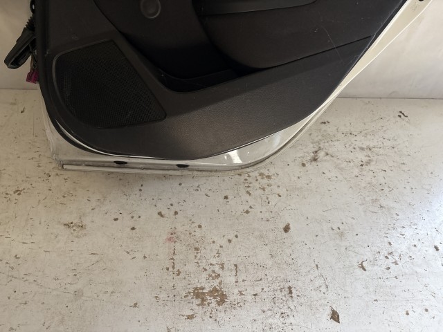 13718 Opel Astra J Kombi Jobb hátsó Ajtó Fehér