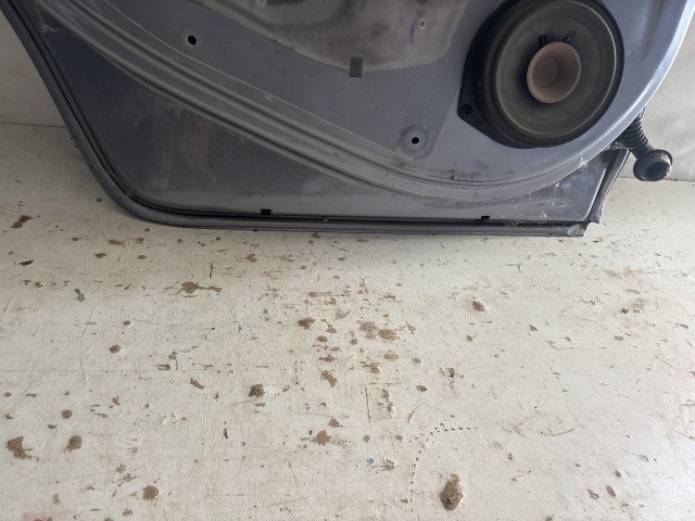 13722 Opel Corsa D Bal hátsó Ajtó Szürke  Z179 a képen látható sérüléssel