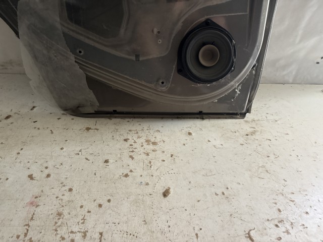 13723 Opel Corsa D Bal hátsó Ajtó Barna  Z40W a képen látható sérüléssel