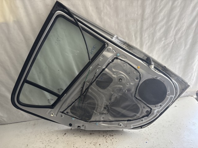 13736 Hyundai I20  Bal hátsó Ajtó Ezüst