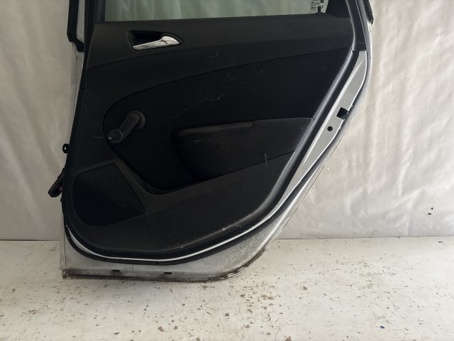 13747 Opel Astra J Jobb hátsó Ajtó Fehér sedan 4 ajtós