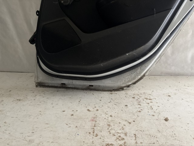 13747 Opel Astra J Jobb hátsó Ajtó Fehér sedan 4 ajtós