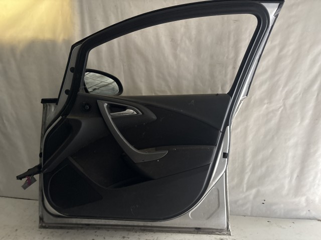 13749 Opel Astra J Jobb első Ajtó Ezüst Z176