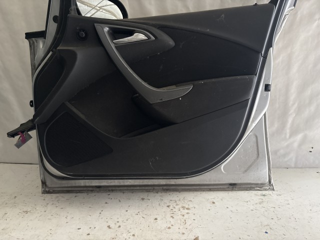 13749 Opel Astra J Jobb első Ajtó Ezüst Z176