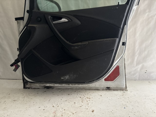 13750 Opel Astra J Jobb első Ajtó Fehér