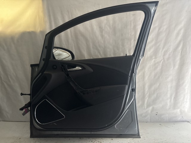 13752 Opel Astra J Jobb első Ajtó Szürke Z179