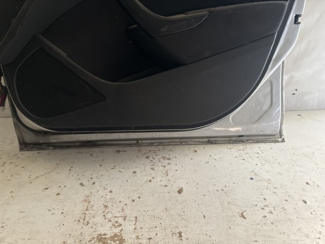 13766 Opel Astra J Jobb első Ajtó Ezüst z176