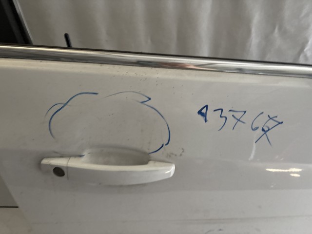 13767 Opel Astra J Jobb első Ajtó Fehér a képen látható sérüléssel