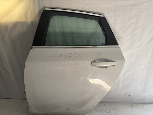 13772 Opel Astra J 2009-2015 Ajtó Használt Bal hátsó Fehér 