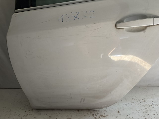 13772 Opel Astra J 2009-2015 Ajtó Használt Bal hátsó Fehér 
