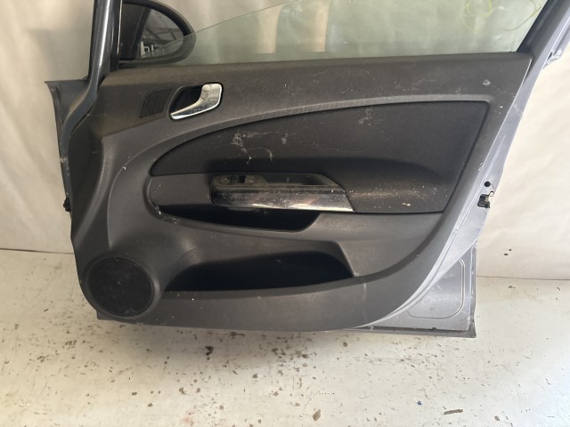 13777 Opel Corsa D Jobb első Ajtó Szürke  Z163