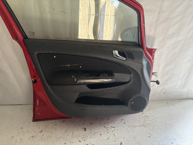13778 Opel Corsa D 2006-2014 Ajtó Használt Bal első Piros  a képen látható sérüléssel
