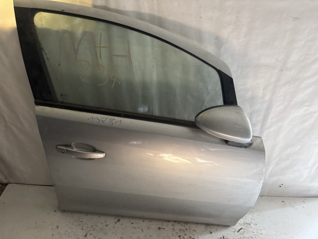 13781 Opel Corsa D Jobb első Ajtó Ezüst  Z157