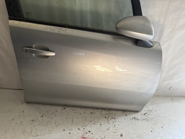 13781 Opel Corsa D Jobb első Ajtó Ezüst  Z157