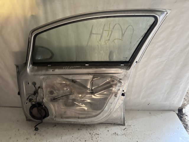 13781 Opel Corsa D Jobb első Ajtó Ezüst  Z157